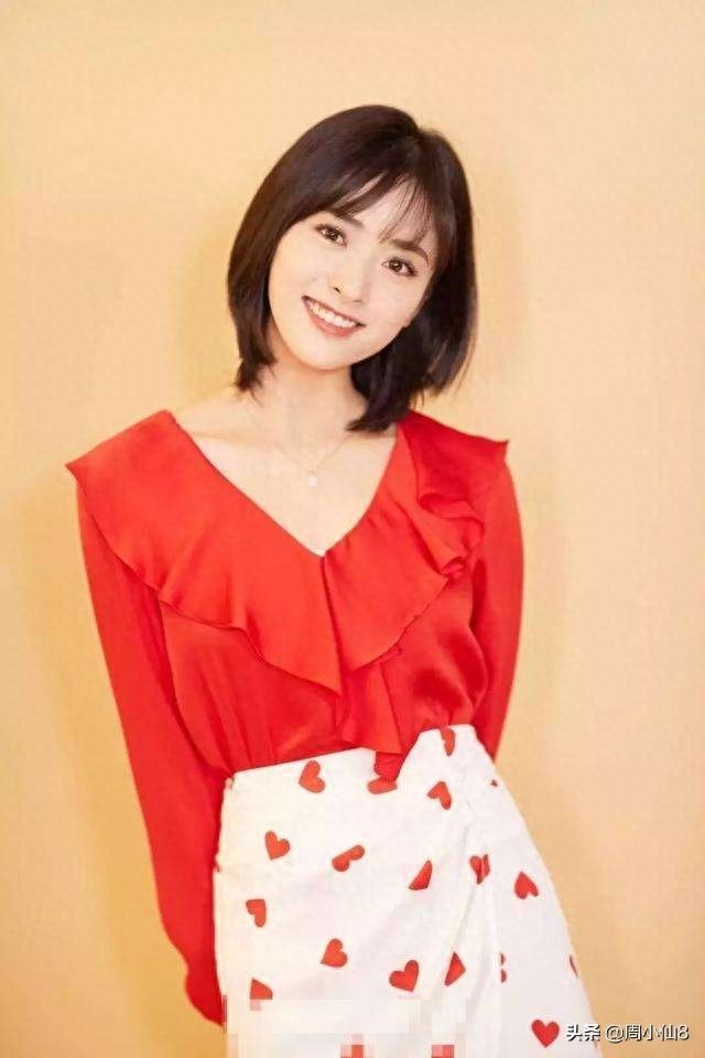 沈月，娱乐圈偶像演员，被誉为“漫画女孩”