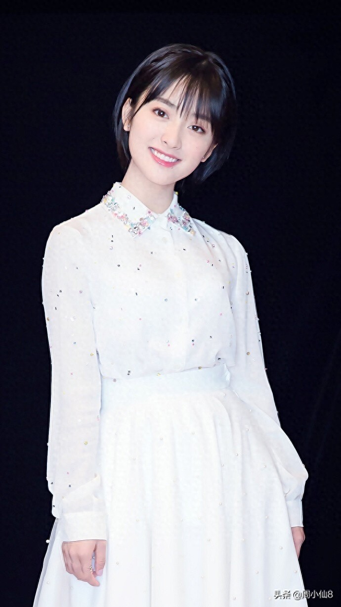 沈月，娱乐圈偶像演员，被誉为“漫画女孩”