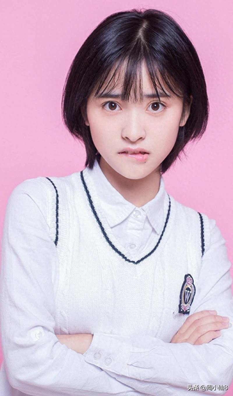 沈月，娱乐圈偶像演员，被誉为“漫画女孩”