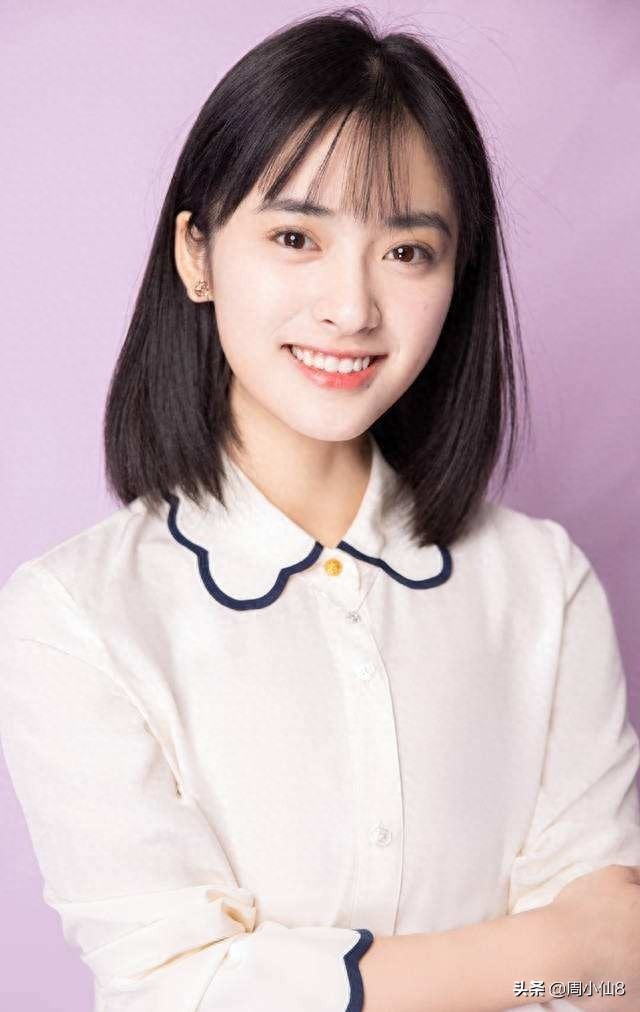 沈月，娱乐圈偶像演员，被誉为“漫画女孩”