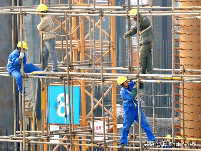 工地上各种颜色帽子的区别（白帽子红帽子蓝帽子代表什么意思）