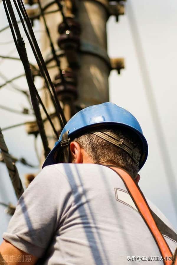 工地上各种颜色帽子的区别（白帽子红帽子蓝帽子代表什么意思）