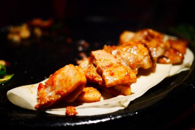 猪颈肉做法家常做法（做法简单的辣炖猪颈肉）(1)