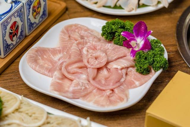 猪颈肉做法家常做法（做法简单的辣炖猪颈肉）(3)