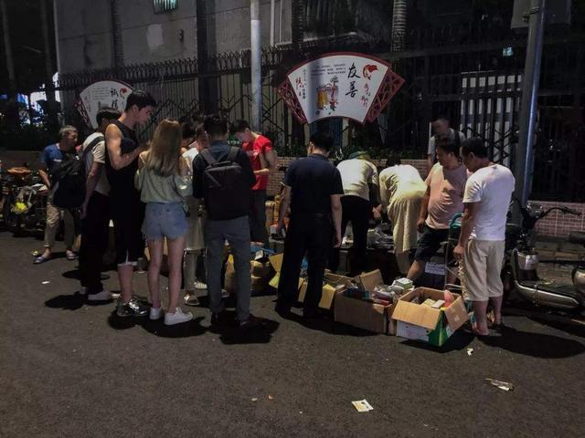 揭秘深圳“鬼市”，凌晨3点开市天亮消失，为何当地人都爱去？