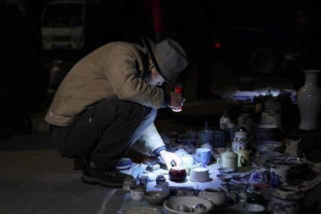 揭秘深圳“鬼市”，凌晨3点开市天亮消失，为何当地人都爱去？