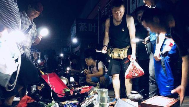 揭秘深圳“鬼市”，凌晨3点开市天亮消失，为何当地人都爱去？