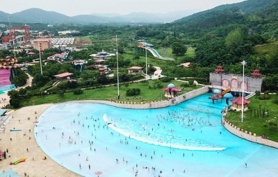 ​汤山水世界游玩攻略（汤山欢乐水世界带热乡村夏游）