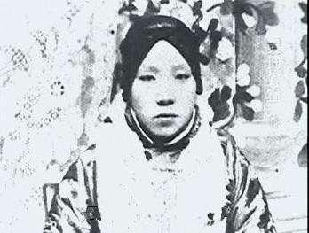 她是蒋介石第一个老婆,蒋经国的生母,却命运坎坷,令人同情