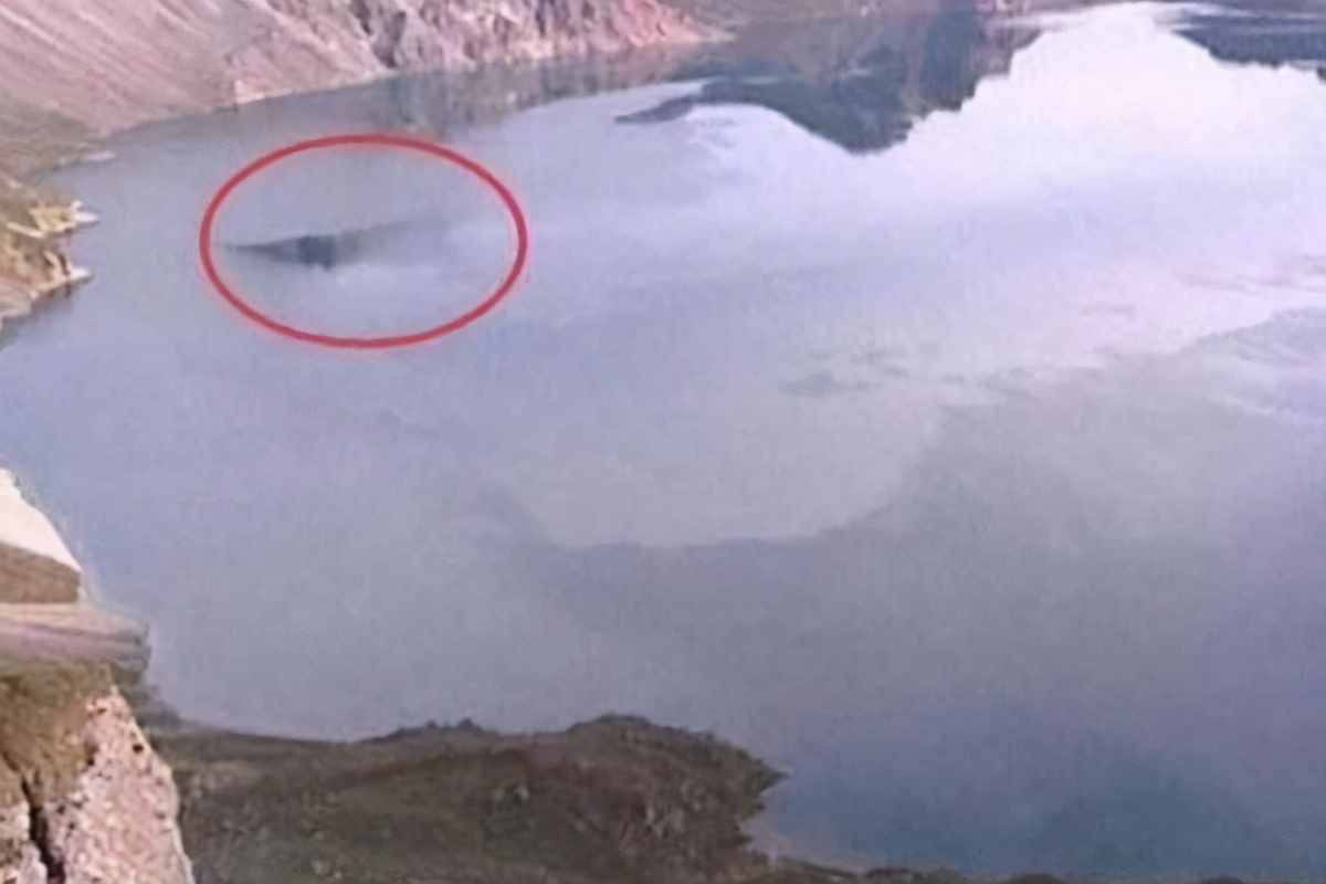 长白山天池到底有没有水怪(长白山天池太恐怖了)