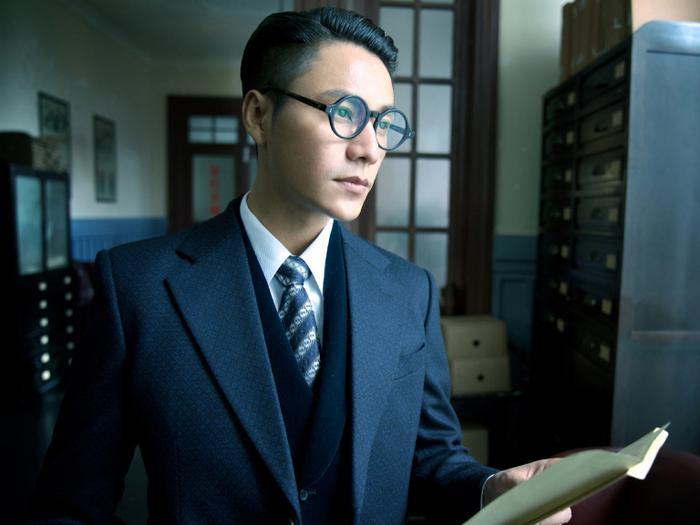 这样的陈坤见过吗?一般人都不敢尝试的发型,他却帅出了新高度