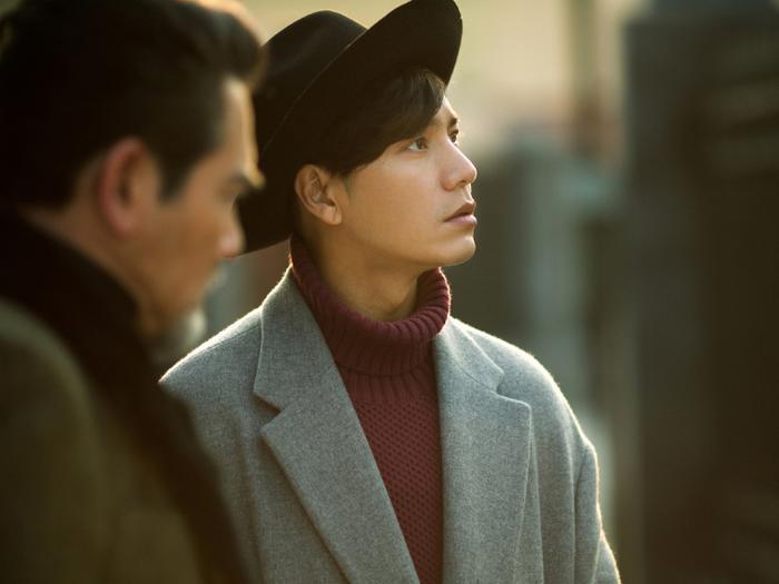 这样的陈坤见过吗?一般人都不敢尝试的发型,他却帅出了新高度