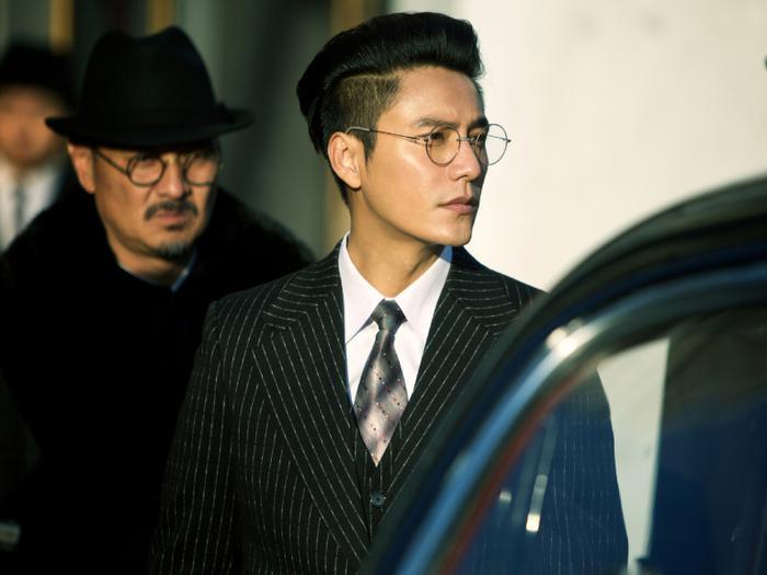 这样的陈坤见过吗?一般人都不敢尝试的发型,他却帅出了新高度