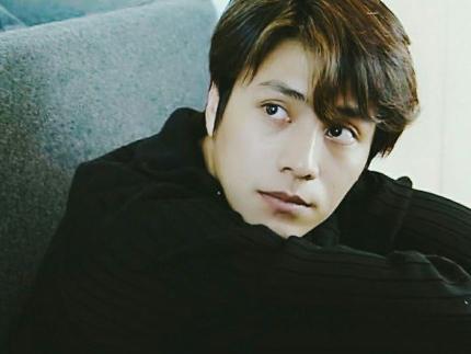 这样的陈坤见过吗?一般人都不敢尝试的发型,他却帅出了新高度