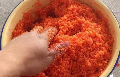 ​酒米窝料的制作方法和配方（怎么步骤制作酒米窝料来钓鱼）