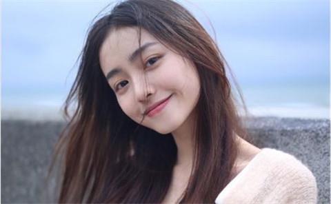 怎么追一个内向的女生1