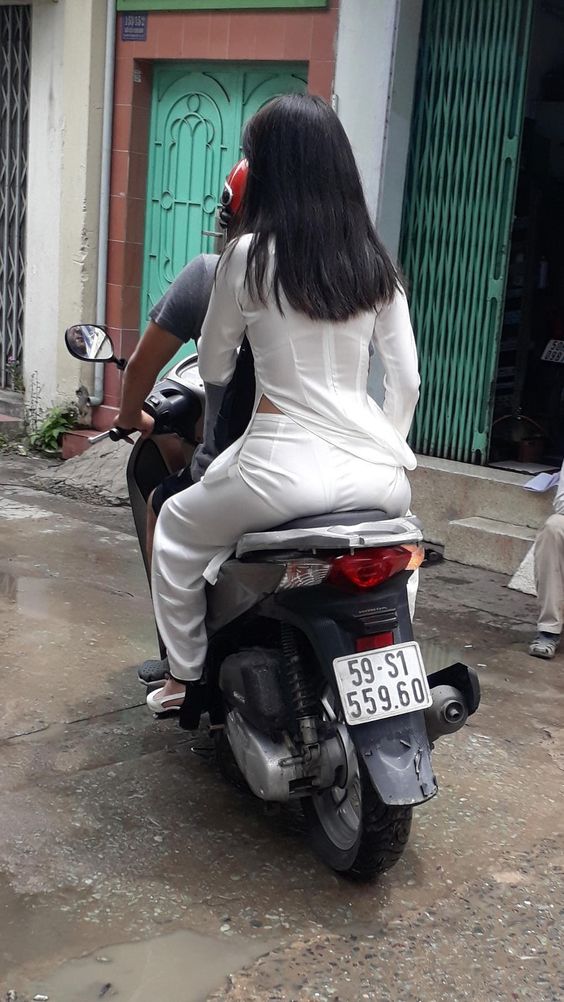 1000元人民币兑换338万越南盾，看看当地美女能带我去哪