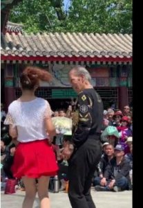 ​天津跳舞的张老头(天津水上公园跳舞的张大爷的资料)