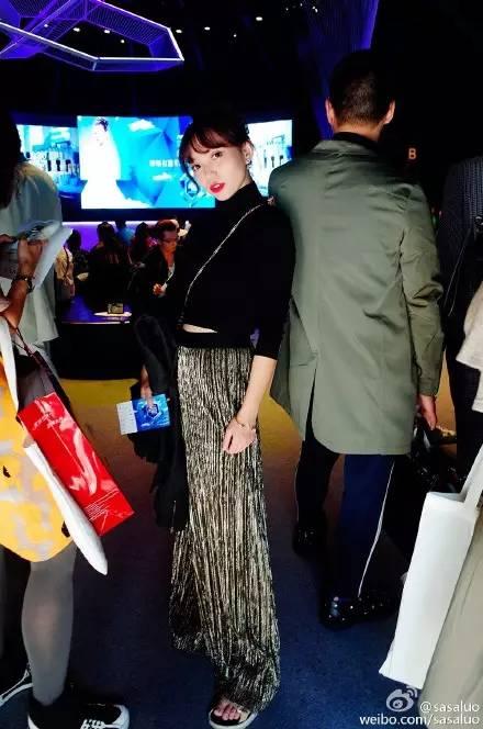 以前很火的重庆网红情侣（重庆的那些网红们）(19)