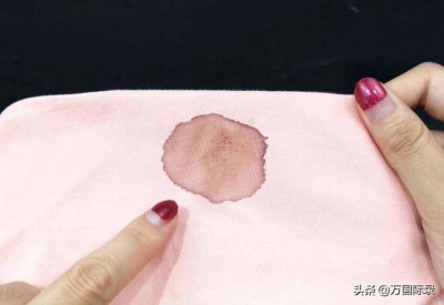 ​衣服血渍怎么洗掉 血渍不小心弄到衣服上，时间久了难去除！教你1招轻松搞定