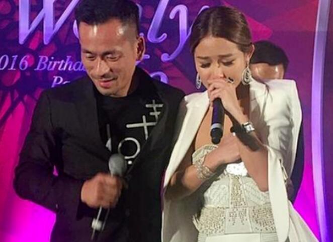 洗米嫂晒美照艳压群芳，戴婚戒破不合传闻，网友：内心强大女超人