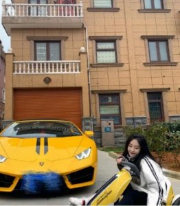 ​带你看韩笑住的豪宅，住着独栋的大楼房，家里每一处都有实木装饰