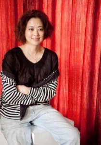 ​倪萍依旧活跃，关于她的谣言与移民生活之真相