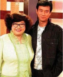 ​72岁郑少秋近照曝光，72岁却像42岁，风采依旧不减当年！