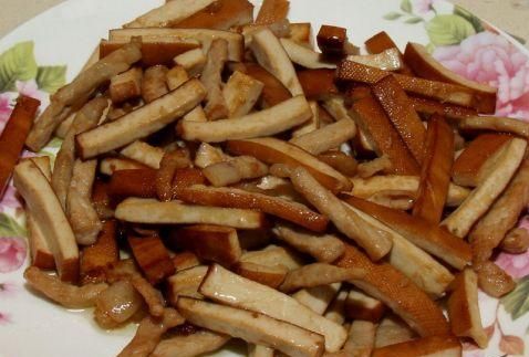 红萝卜炒豆干的做法的作文105字