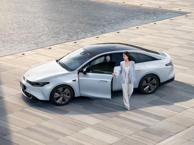 高颜值四座敞篷车排行榜(介绍4款新能源汽车)(9)