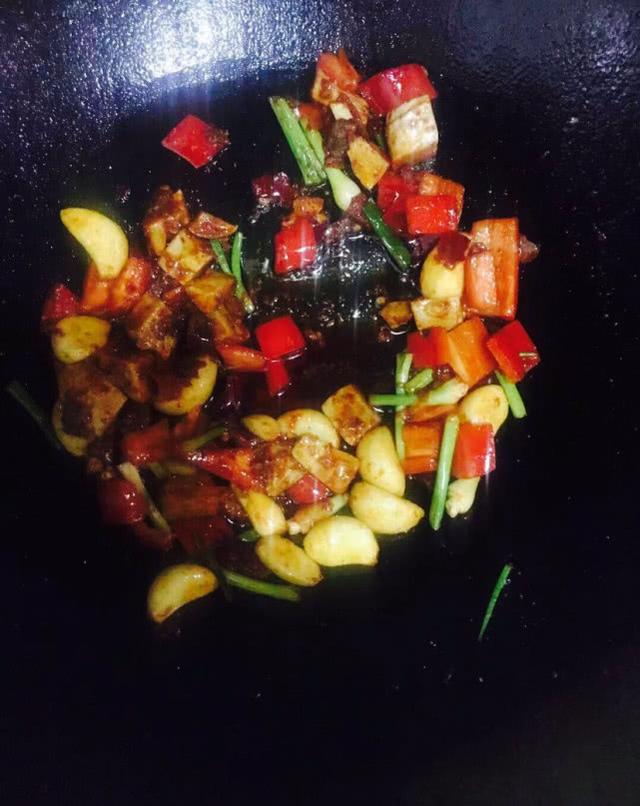 家常梭子蟹炒年糕的做法(微距离魔幻厨房)(17)