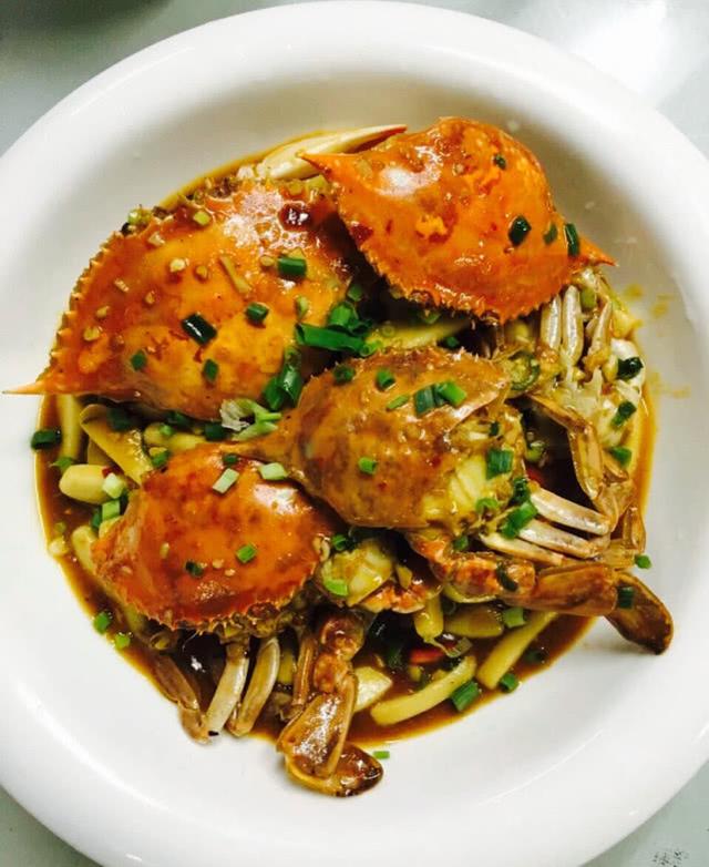 家常梭子蟹炒年糕的做法(微距离魔幻厨房)(21)