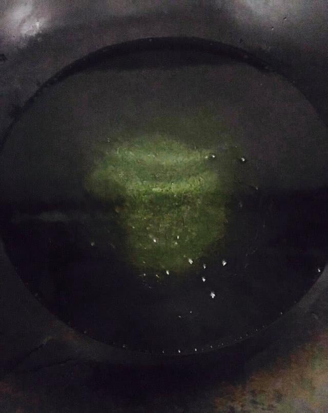 家常梭子蟹炒年糕的做法(微距离魔幻厨房)(10)