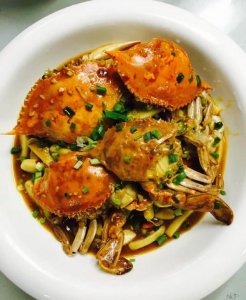 ​家常梭子蟹炒年糕的做法（微距离魔幻厨房）