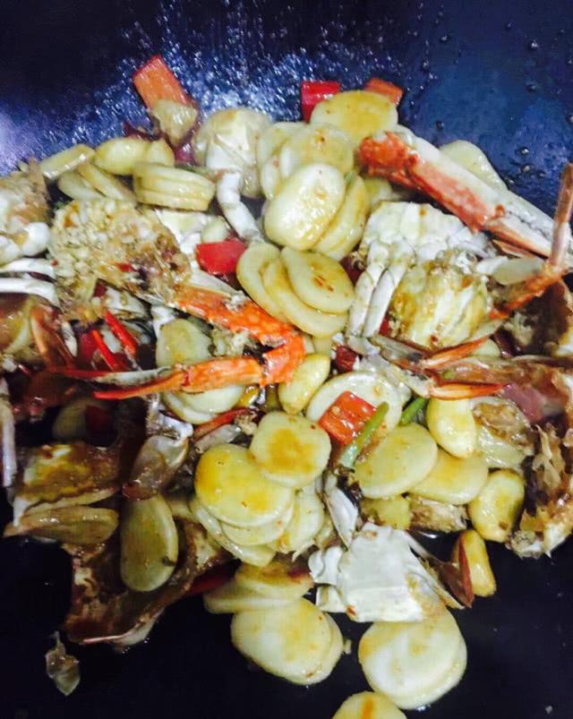 家常梭子蟹炒年糕的做法(微距离魔幻厨房)(20)