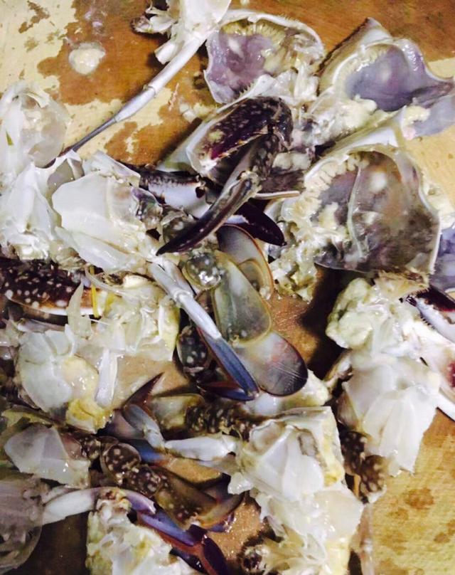 家常梭子蟹炒年糕的做法(微距离魔幻厨房)(8)