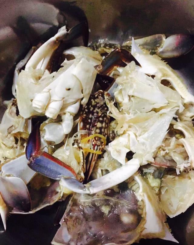 家常梭子蟹炒年糕的做法(微距离魔幻厨房)(9)