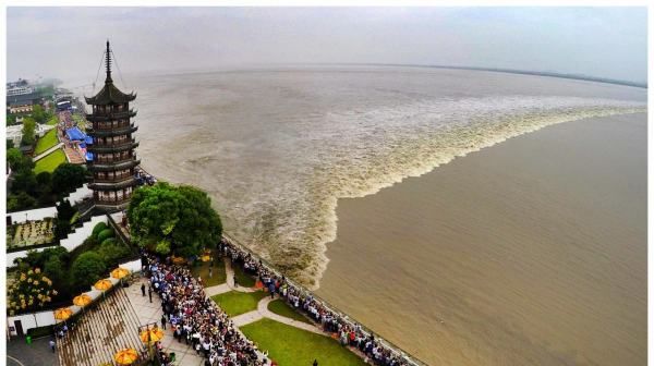 钱塘江观潮时间,钱塘江观潮最佳时间和地点图2