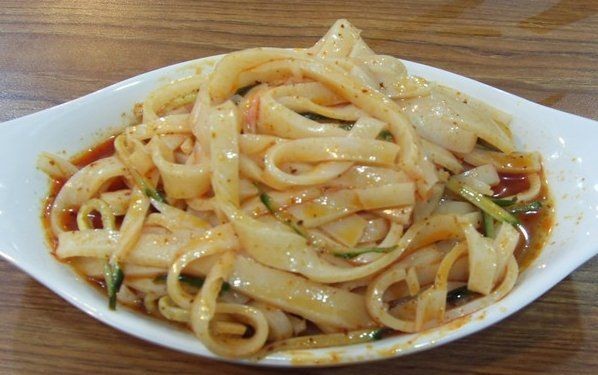 怎么在家做凉皮,夏天吃的凉皮是什么材料制作的图19