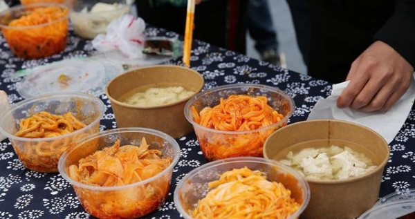 怎么在家做凉皮,夏天吃的凉皮是什么材料制作的图9