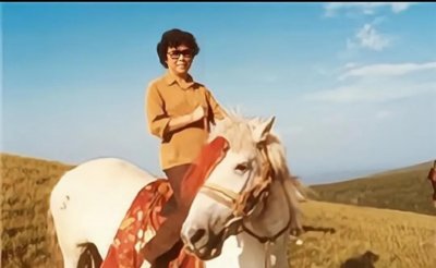 ​白龙马(白龙马：晚年受尽磨难，杨洁看望两次伤心落泪，她为什么不管呢？)