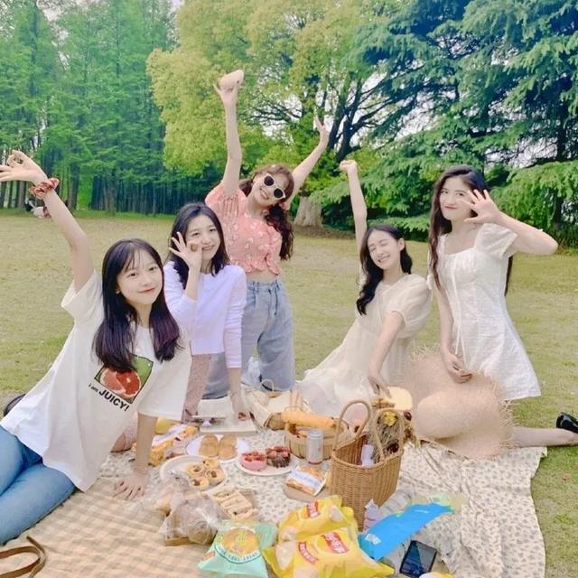 秋冬美裙这样穿才够调性(48条春夏仙女裙显瘦又时髦)(37)