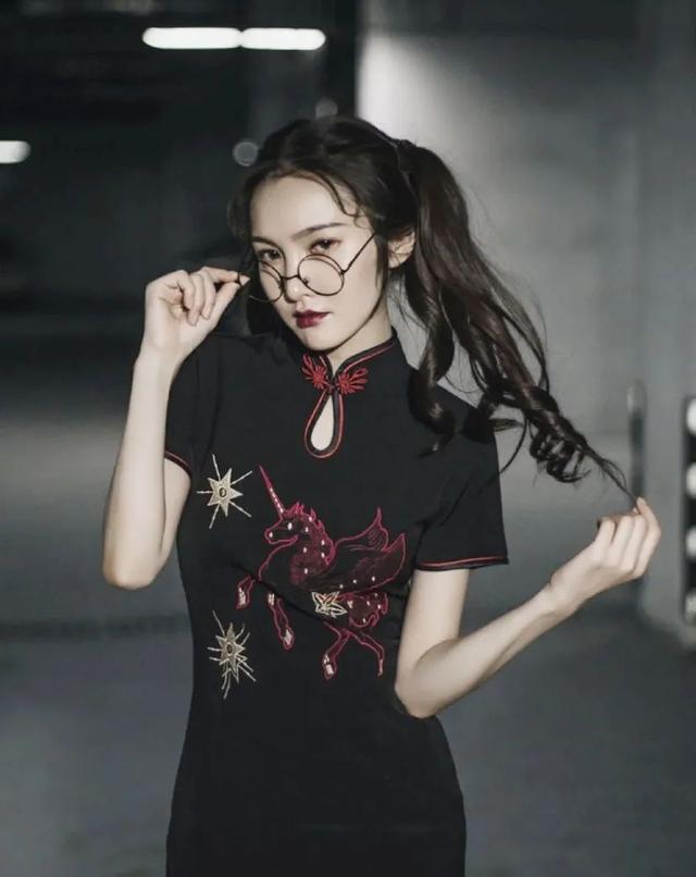 秋冬美裙这样穿才够调性(48条春夏仙女裙显瘦又时髦)(34)