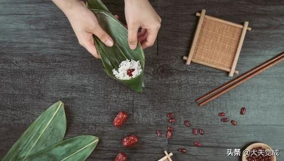 端午节吃粽子的来历简略（端午节由来与传说）(3)