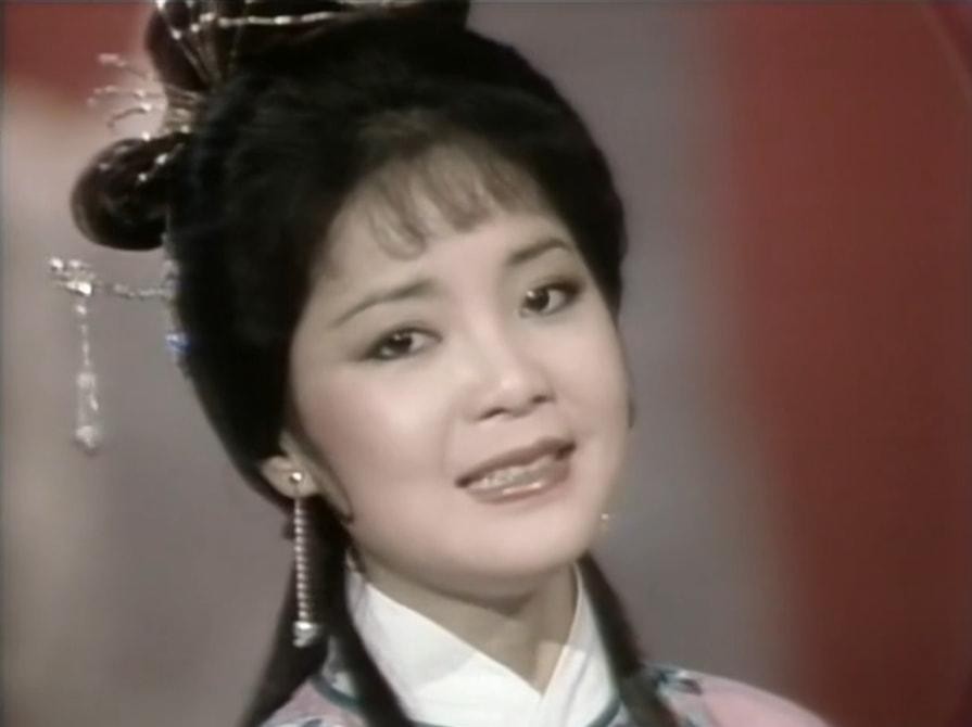 低绮户的绮是读qi还是yi(苏轼本人读yi音？)