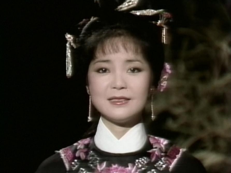 低绮户的绮是读qi还是yi(苏轼本人读yi音？)