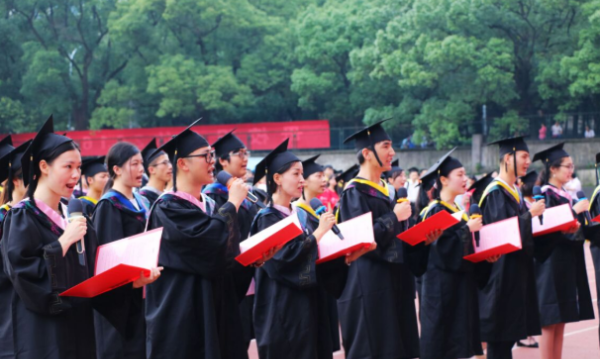 小学毕业哭爆句子,小学毕业催泪的话简短图4