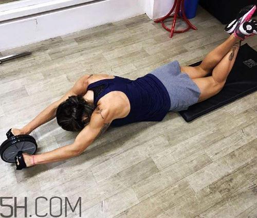 健腹轮会把木地板磨坏吗？健腹轮有危害吗？