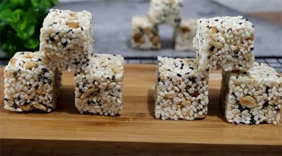 ​小年吃什么传统东西（小年，无论多忙，牢记老传统“吃3样做3事”，为家人祈福