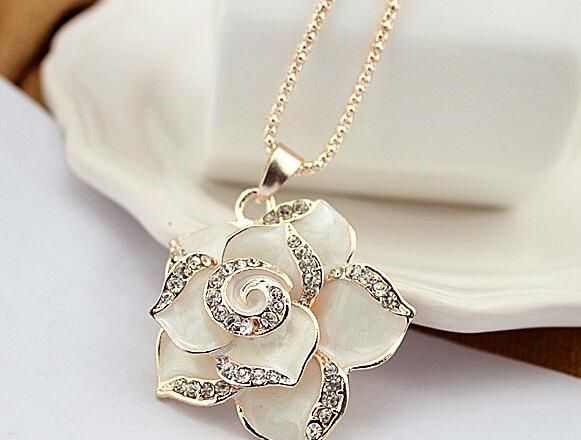 结婚五金项链和吊坠的区别